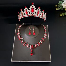 Set de tiara y collar con aretes selene rubí