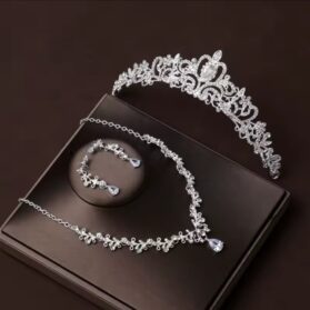 Set de tiara y collar con aretes harmonía Silver