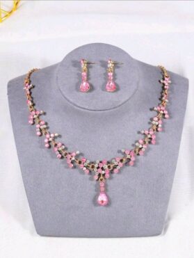 Set de tiara y collar con aretes corazón pink - Imagen 3