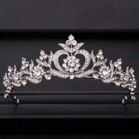 Tiara flor plateada