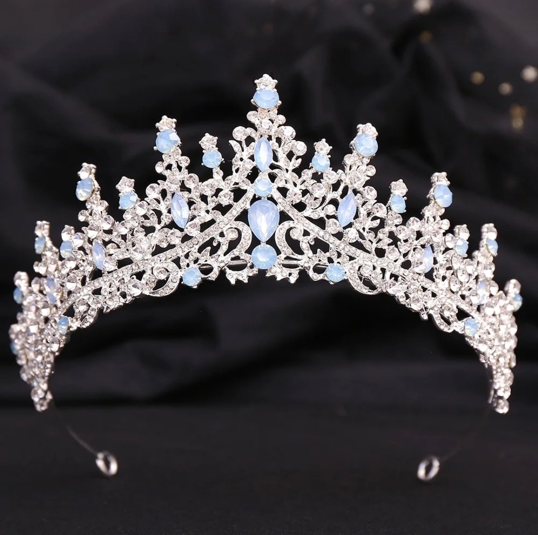 tiara lady baby blue