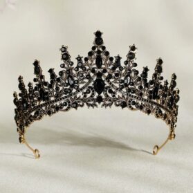 tiara lady black