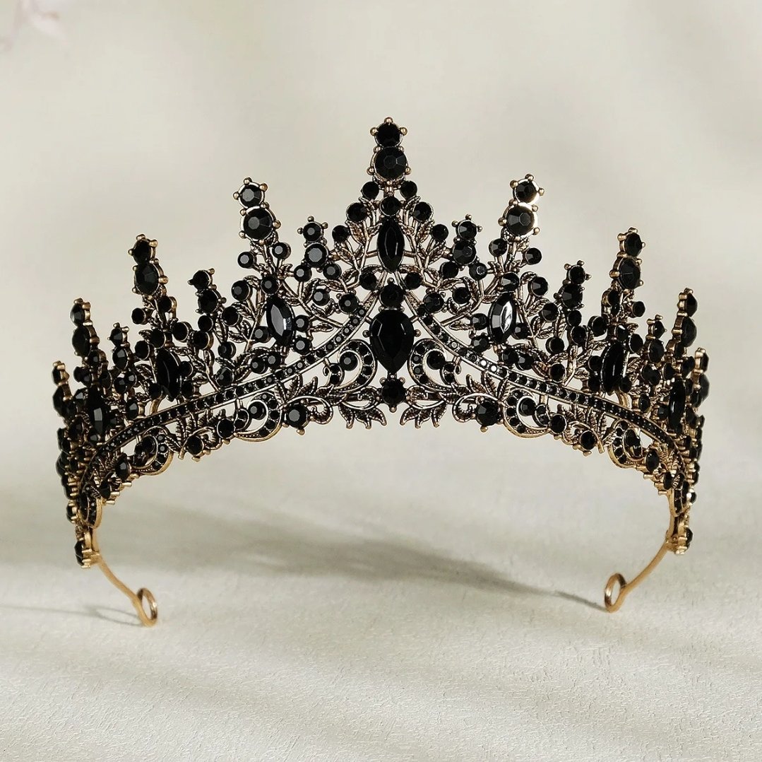 tiara lady black