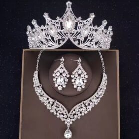 set de tiara y collar con aretes Sophia silver