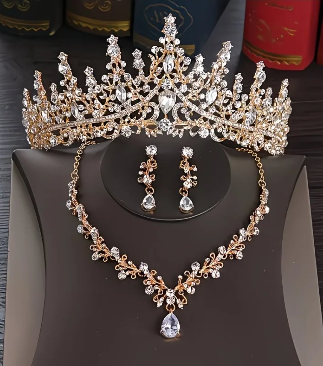 Set de tiara y collar con aretes lady gold