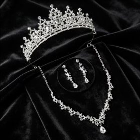 Set de tiara y collar con aretes Selene silver