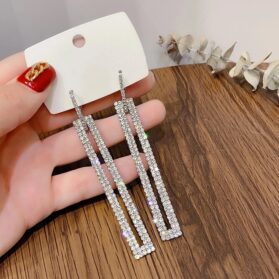 aretes largos plateados