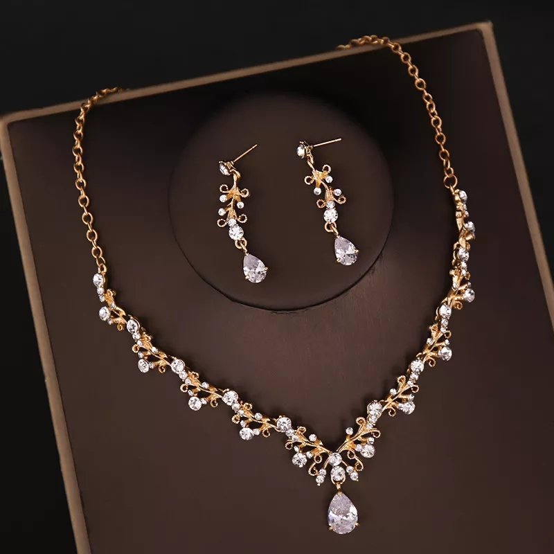 Set de tiara y collar con aretes selene gold - Imagen 3