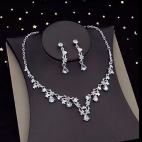 conjunto  de collar con aretes cristal silver