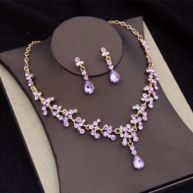 Set de tiara y collar con aretes gaia lila - Imagen 4