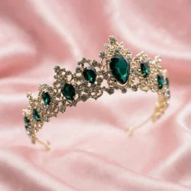 Tiara romántica verde esmeralda