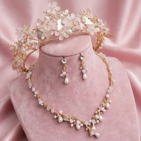 Set de tiara y collar con aretes mariposas
